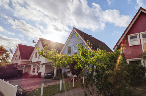 houses in a row in neighborhood